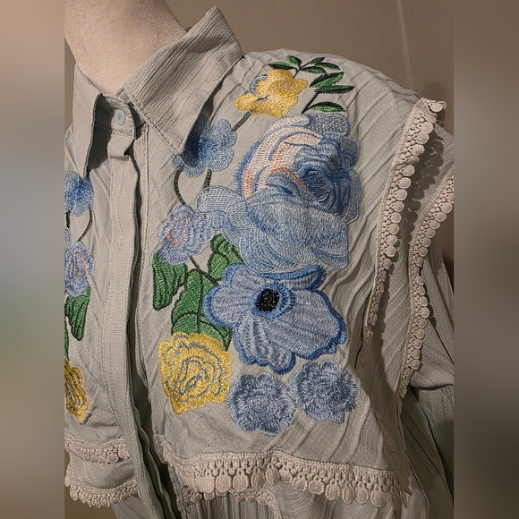 NWT Women's Light Blue Embroidered Western Style Long Sleeve Button Down Top, XL - Picture 2 of 4